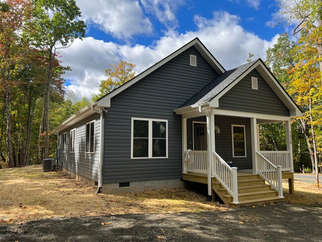 2420 Middle River Rd in Stanardsville, VA - Building Photo - Building Photo