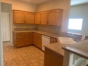 1013 Running Stag Way in Paso Robles, CA - Building Photo - Building Photo