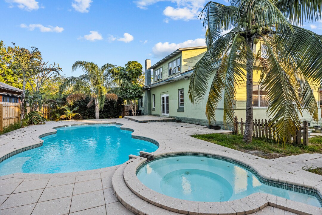 507 N J St in Lake Worth Beach, FL - Building Photo