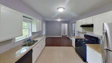 315 E Delz Dr in Houston, TX - Building Photo - Building Photo