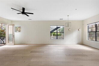707 Cardinal Ln in Austin, TX - Building Photo - Building Photo
