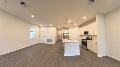 550 Orient Ave in Debary, FL - Building Photo - Building Photo