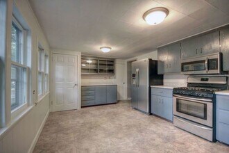 302 S Grove St in Urbana, IL - Building Photo - Building Photo