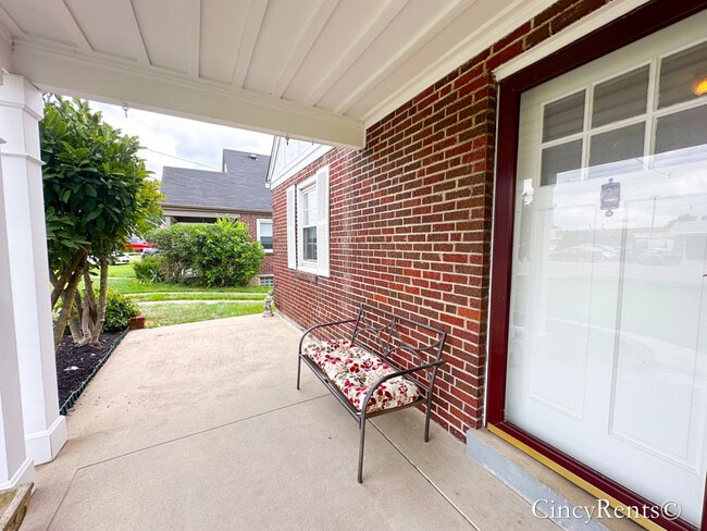 3901 E Galbraith Rd in Cincinnati, OH - Building Photo - Building Photo