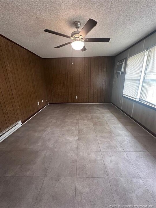1047 Rulnick St in Fayetteville, NC - Building Photo