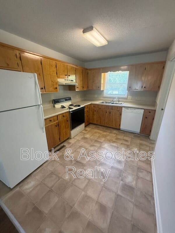 651 W Mine St in Asheboro, NC - Building Photo - Building Photo