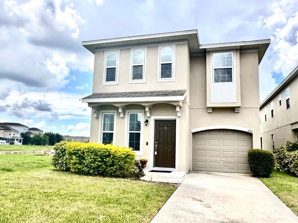 253 Aberdeen St in Davenport, FL - Building Photo