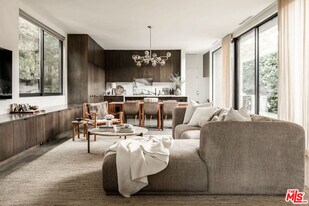 2013 Louella Ave in Los Angeles, CA - Building Photo