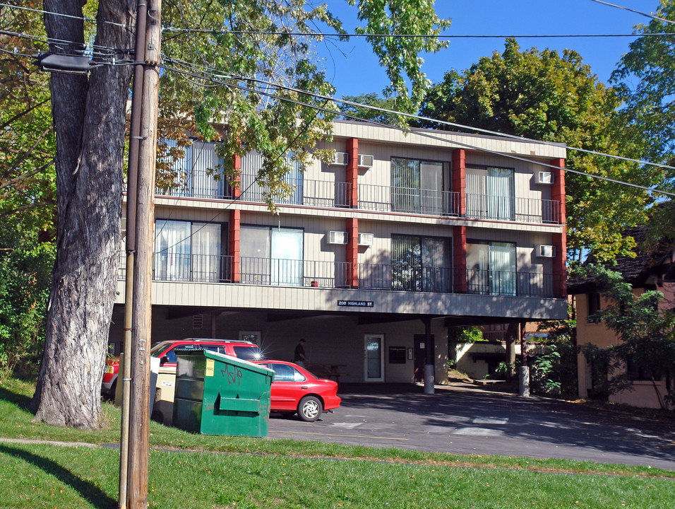 200 Highland St in Syracuse, NY - Foto de edificio