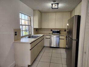 1365 Springside Dr in Weston, FL - Building Photo - Building Photo