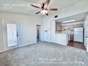 4024 Crockers Lake Blvd in Sarasota, FL - Building Photo - Building Photo