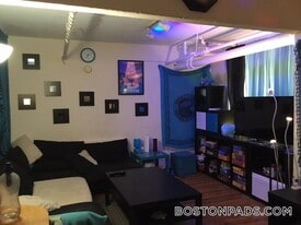 1450 Commonwealth Ave in Boston, MA - Building Photo