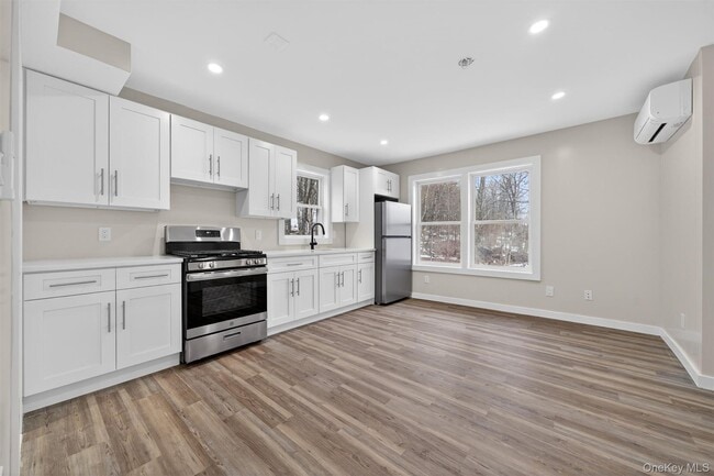 303 Main St in Hurleyville, NY - Building Photo - Building Photo