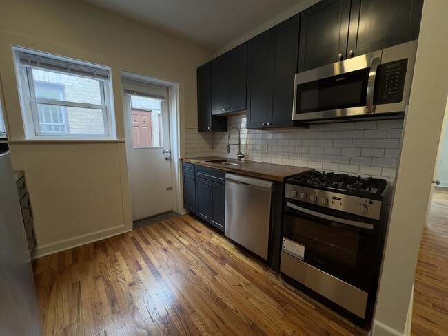 338 Lombard St in Philadelphia, PA - Building Photo - Building Photo