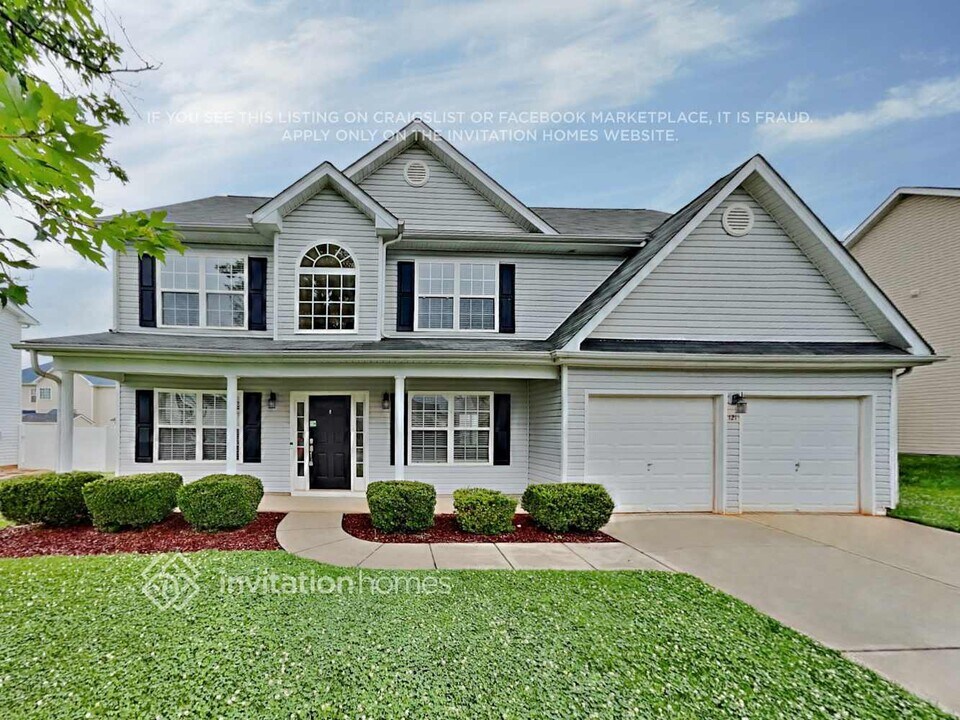 121 Saye Pl in Mooresville, NC - Building Photo