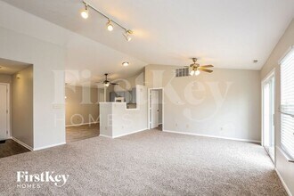 10290 Stillwell Dr in Avon, IN - Foto de edificio - Building Photo