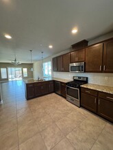 1346 Westgate Dr in Lodi, CA - Foto de edificio - Building Photo