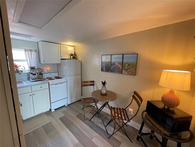 7209 Boca Ciega Dr in St Pete Beach, FL - Building Photo - Building Photo