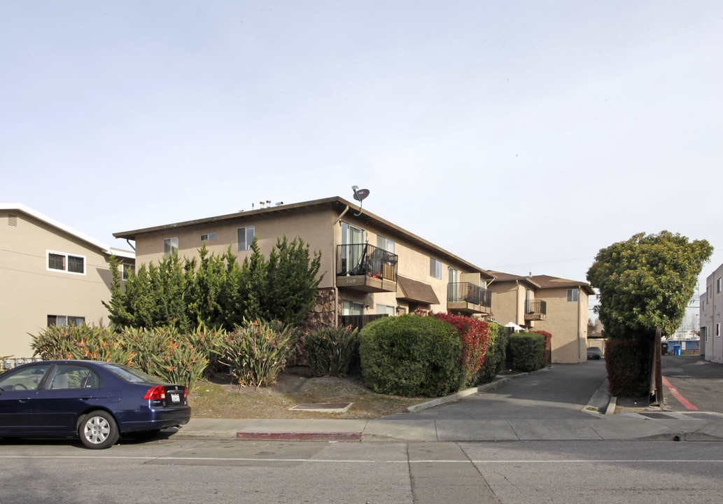 3519 Agate Drive in Santa Clara, CA - Foto de edificio