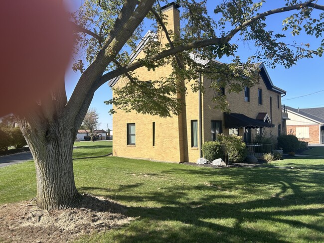 property at 547 N Broadway St