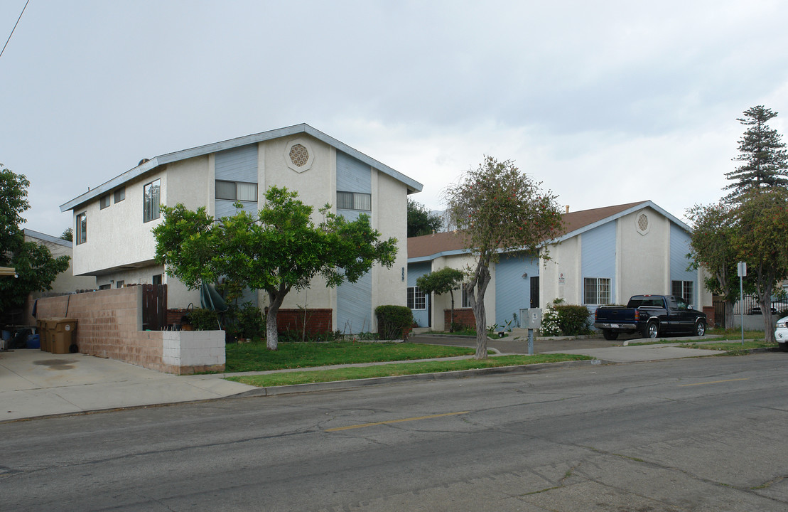 909 Ventura St in Santa Paula, CA - Building Photo