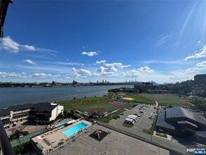 1203 River Rd in Edgewater, NJ - Building Photo - Building Photo