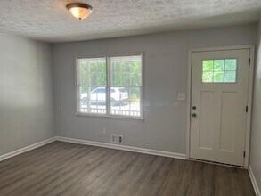300 Rogers St in Mcdonough, GA - Building Photo - Building Photo