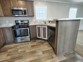 5201 Chantelle Dr in Flint, MI - Building Photo