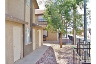 Haren Apartments in Henderson, NV - Building Photo - Building Photo