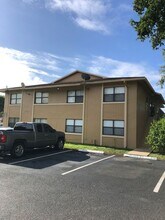 6660 W 26th Ct in Hialeah, FL - Building Photo - Building Photo