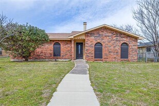 1906 Stockton Trail in Grand Prairie, TX - Building Photo