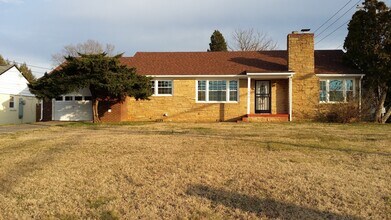 1628 Old Niles Ferry Rd in Maryville, TN - Foto de edificio - Building Photo