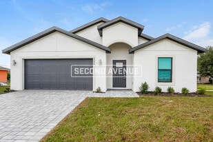 2044 NE 18th Terrace in Cape Coral, FL - Building Photo