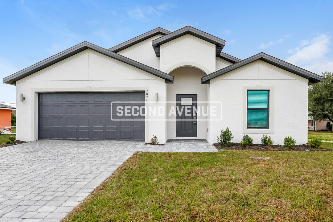 2044 NE 18th Terrace in Cape Coral, FL - Building Photo