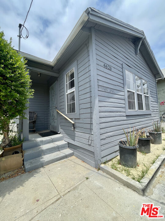 property at 4623 Wesley Ave