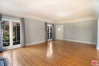 126 N Sycamore Ave in Los Angeles, CA - Building Photo - Building Photo