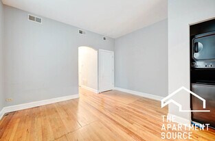 907 W Belmont Ave, Unit 3F in Chicago, IL - Building Photo