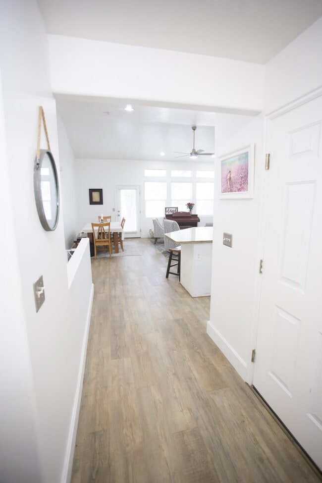 1599 S Main St in Bountiful, UT - Foto de edificio - Building Photo