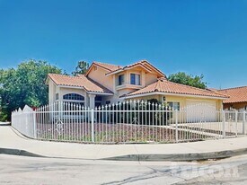 44238 Gillan Ave in Lancaster, CA - Building Photo