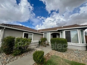 1605 Paseo Flores Dr in Suisun City, CA - Building Photo - Building Photo