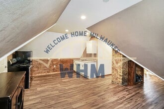 2720 N Oakland Ave in Milwaukee, WI - Building Photo - Building Photo