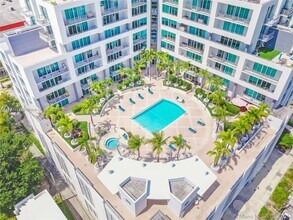 350 NE 24th St, Unit 614 in Miami, FL - Foto de edificio - Building Photo