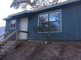 2463 Raymond Diehl Rd in Tallahassee, FL - Building Photo