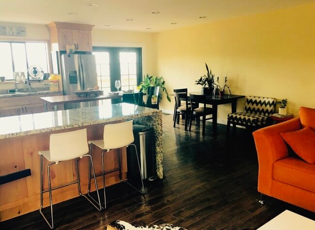 47 Box Canyon Rd in Canoga Park, CA - Building Photo - Building Photo