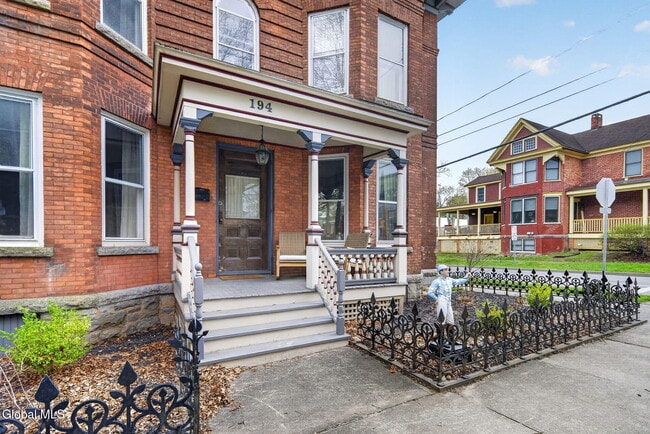 194 Grand Ave in Saratoga Springs, NY - Building Photo - Building Photo