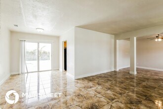900 NW 199th St in Miami, FL - Building Photo - Building Photo