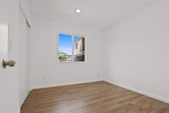 649 W 92nd St in Los Angeles, CA - Building Photo - Building Photo