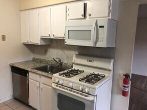 905 Edison Glen Ter, Unit 905 in Edison, NJ - Building Photo - Building Photo