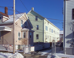 79-81 Plain St in Fall River, MA - Foto de edificio - Building Photo