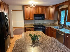 471 Manordale Rd in Pittsburgh, PA - Building Photo - Building Photo